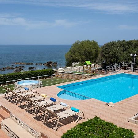 Beachfront Family Villa Katerina With Private Pool, Playground, Bbq & Amazing Sea Views! Petres  Екстер'єр фото