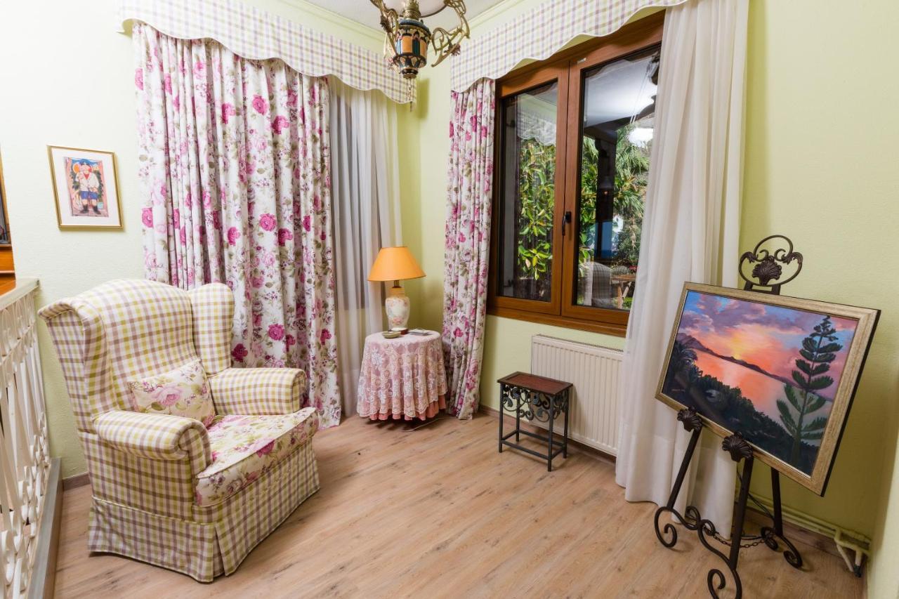 Beachfront Family Villa Katerina With Private Pool, Playground, Bbq & Amazing Sea Views! Petres  Екстер'єр фото