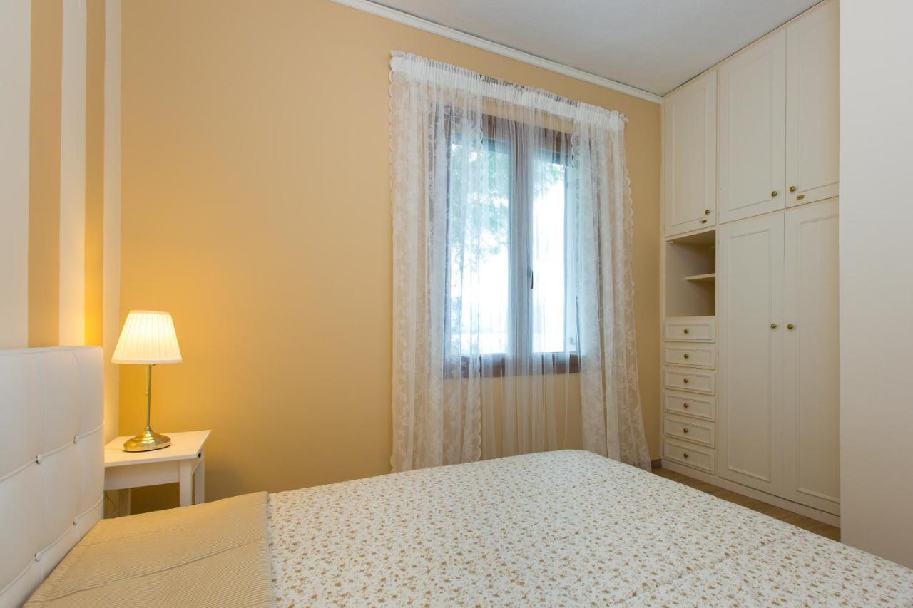 Beachfront Family Villa Katerina With Private Pool, Playground, Bbq & Amazing Sea Views! Petres  Екстер'єр фото