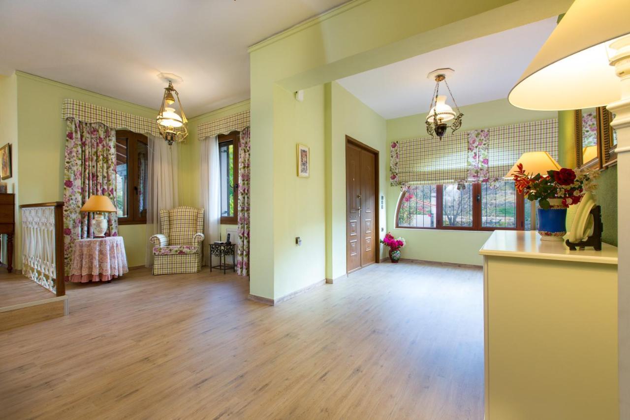 Beachfront Family Villa Katerina With Private Pool, Playground, Bbq & Amazing Sea Views! Petres  Екстер'єр фото