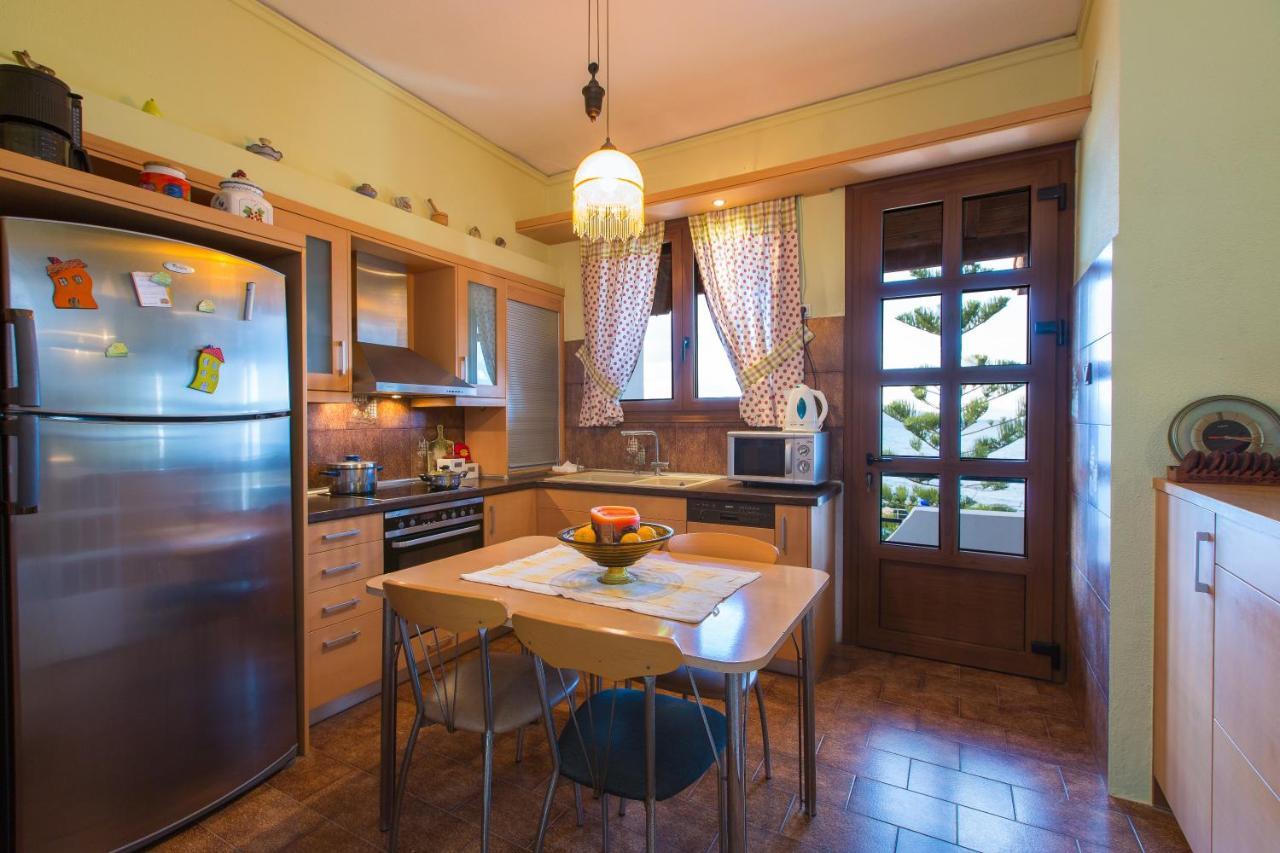 Beachfront Family Villa Katerina With Private Pool, Playground, Bbq & Amazing Sea Views! Petres  Екстер'єр фото