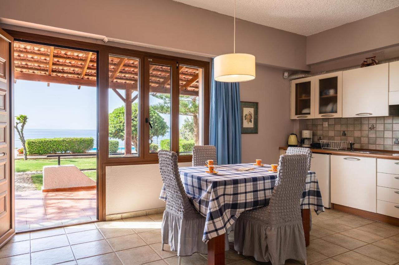 Beachfront Family Villa Katerina With Private Pool, Playground, Bbq & Amazing Sea Views! Petres  Екстер'єр фото