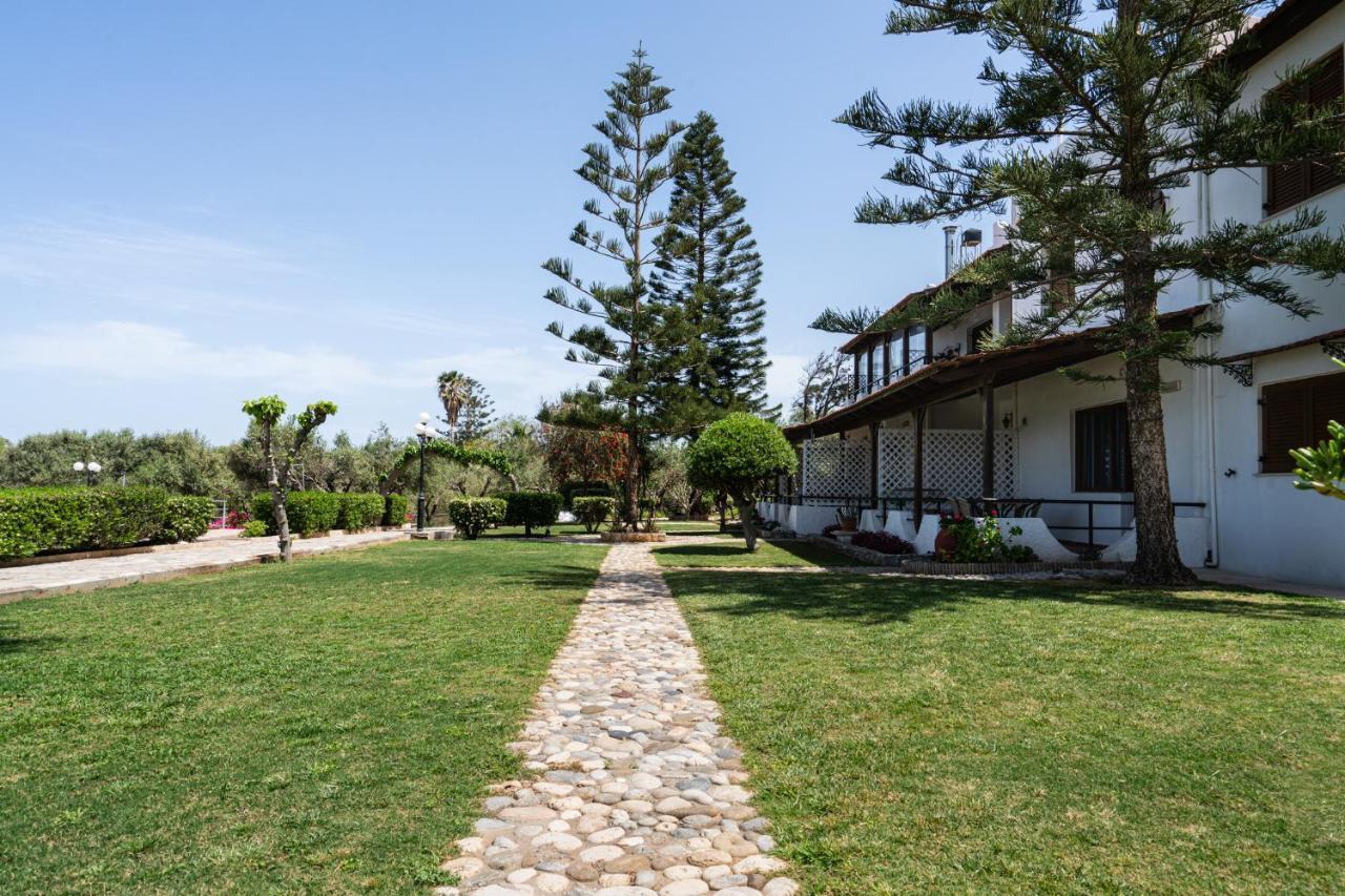 Beachfront Family Villa Katerina With Private Pool, Playground, Bbq & Amazing Sea Views! Petres  Екстер'єр фото