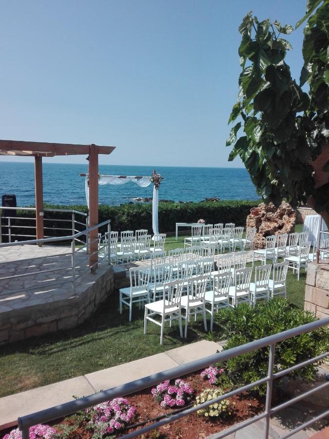 Beachfront Family Villa Katerina With Private Pool, Playground, Bbq & Amazing Sea Views! Petres  Екстер'єр фото