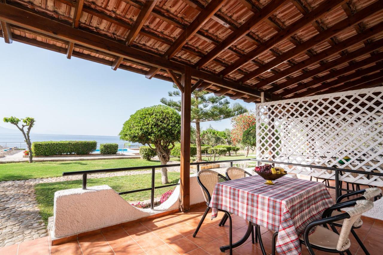 Beachfront Family Villa Katerina With Private Pool, Playground, Bbq & Amazing Sea Views! Petres  Екстер'єр фото