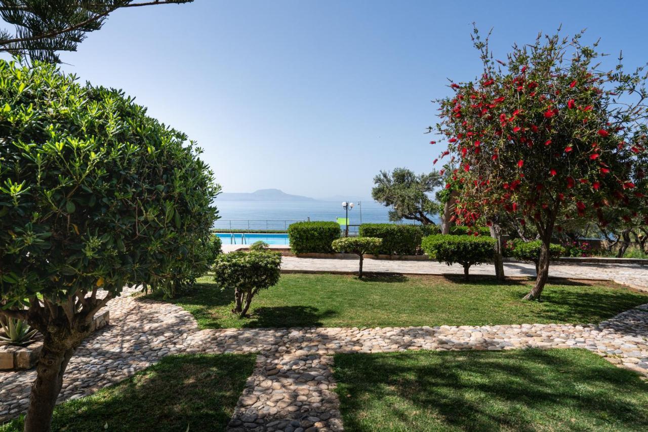 Beachfront Family Villa Katerina With Private Pool, Playground, Bbq & Amazing Sea Views! Petres  Екстер'єр фото