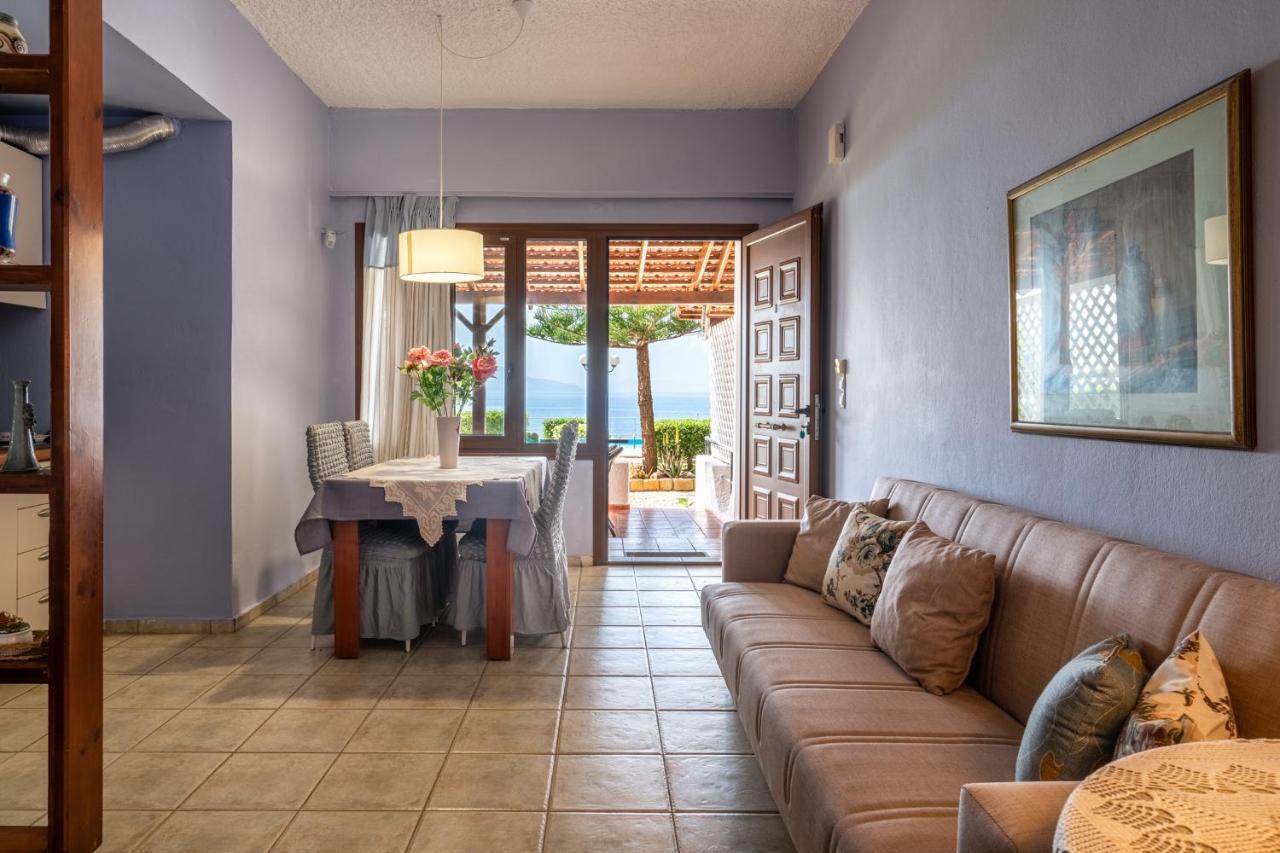 Beachfront Family Villa Katerina With Private Pool, Playground, Bbq & Amazing Sea Views! Petres  Екстер'єр фото