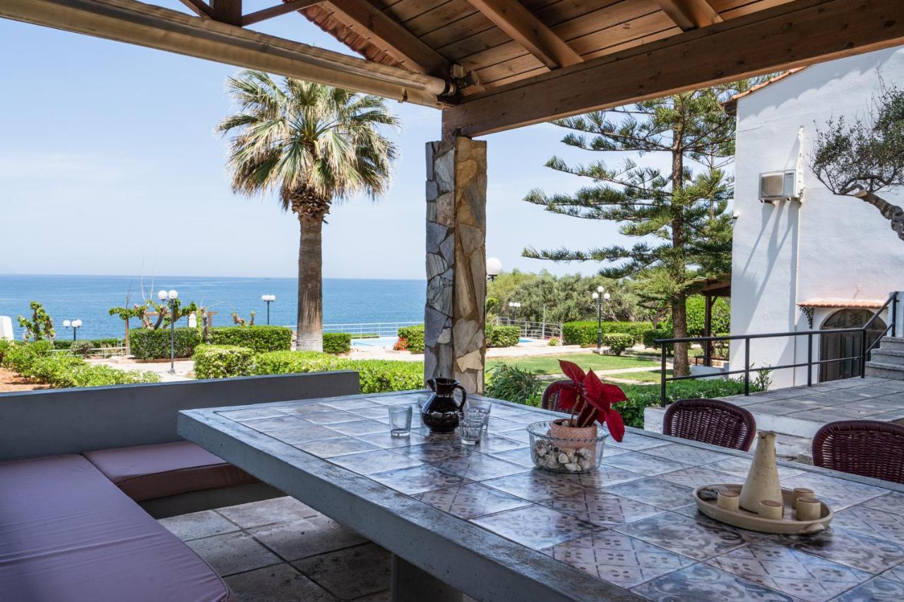 Beachfront Family Villa Katerina With Private Pool, Playground, Bbq & Amazing Sea Views! Petres  Екстер'єр фото
