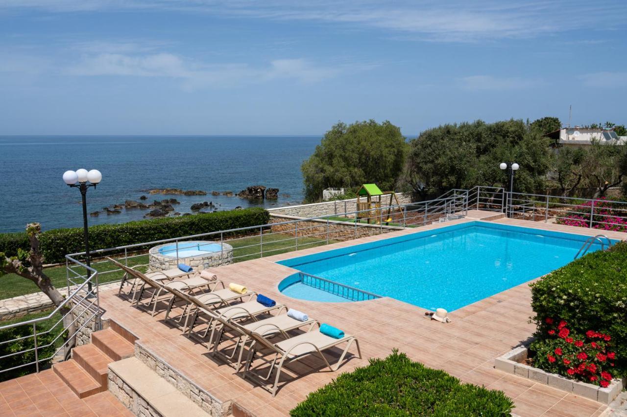 Beachfront Family Villa Katerina With Private Pool, Playground, Bbq & Amazing Sea Views! Petres  Екстер'єр фото