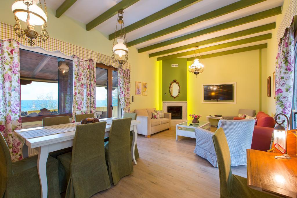 Beachfront Family Villa Katerina With Private Pool, Playground, Bbq & Amazing Sea Views! Petres  Екстер'єр фото